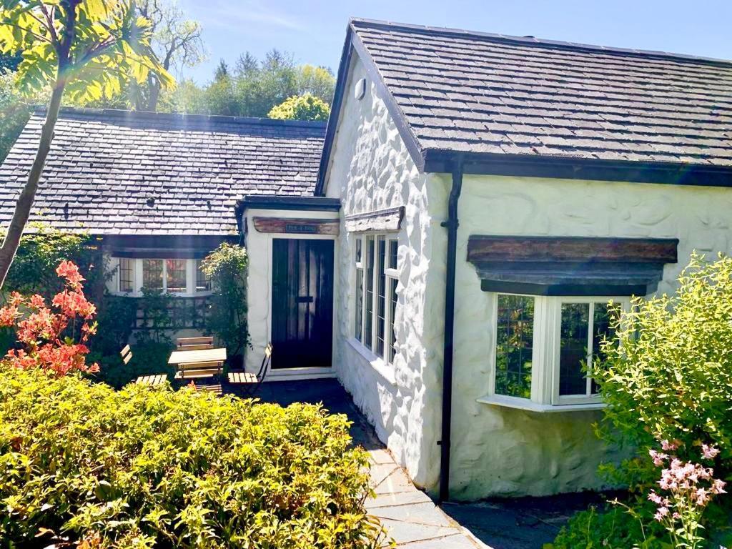 Beautiful Ancient Stone Cottage, Local Walks & Pub! Conwy Exteriör bild