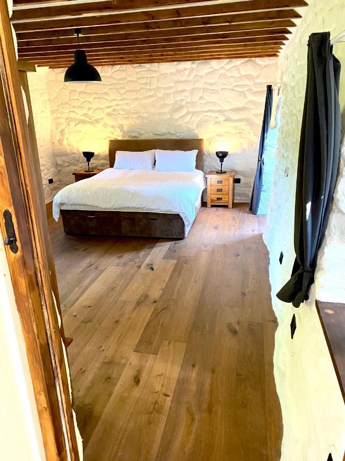Beautiful Ancient Stone Cottage, Local Walks & Pub! Conwy Exteriör bild