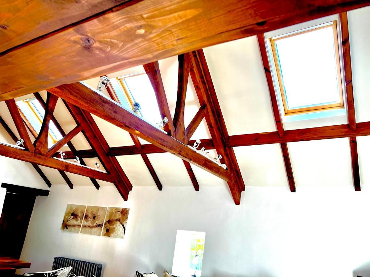 Beautiful Ancient Stone Cottage, Local Walks & Pub! Conwy Exteriör bild
